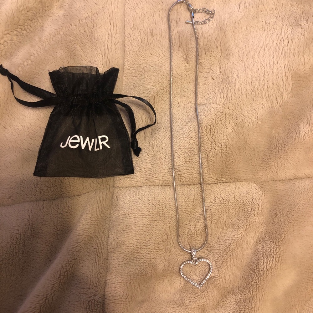 super cute heart necklace